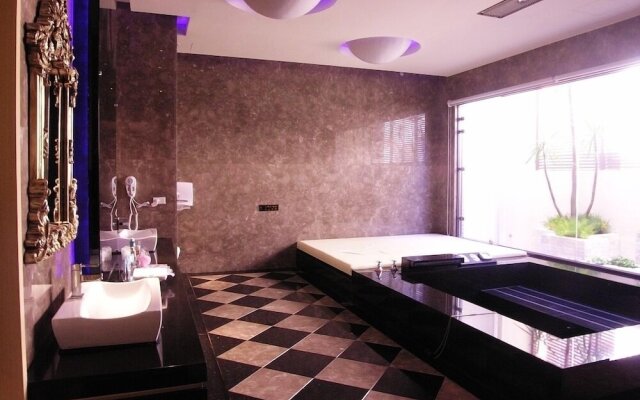 Mos Motel