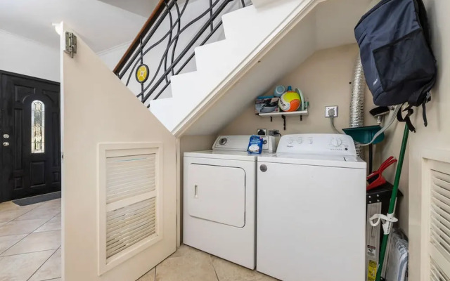 Townhome Goldcoast GYM Pools 24 7 Security