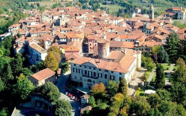 Belvilla by OYO Apartment in Castle With Garden