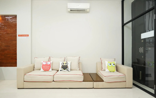 Capital O 449 The Colins