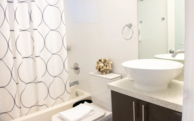 Waterside Hotel and Suites