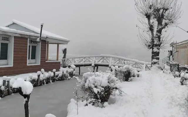Queens Lake House