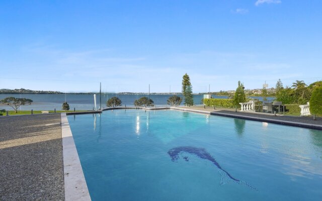 Magnificent Beachfront Mansion - Pool