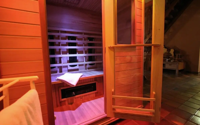 Secluded Farmhouse in Balkbrug with Hot Tub