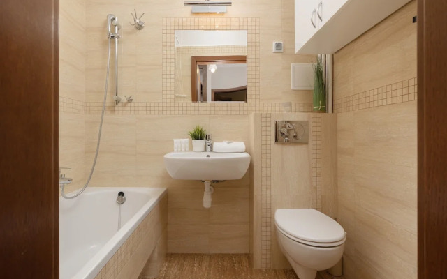 Metro Racławicka Studio by Renters