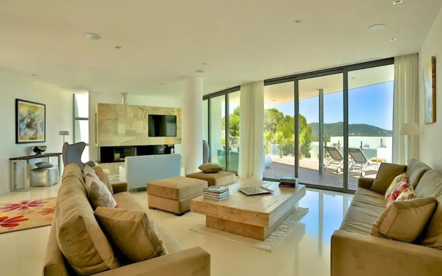 Modern Holiday Home With Vast Terracing