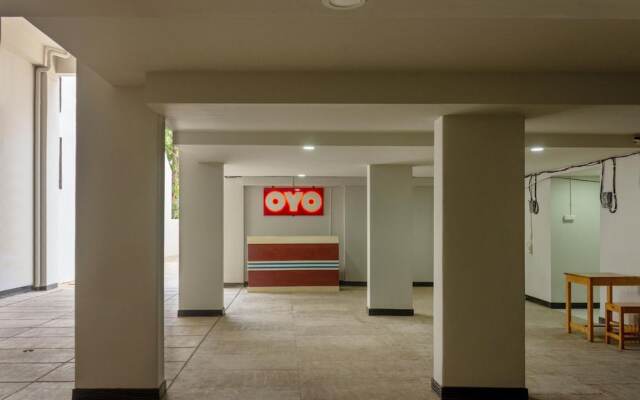 OYO 737 Kamar Keluarga Mahkota 8
