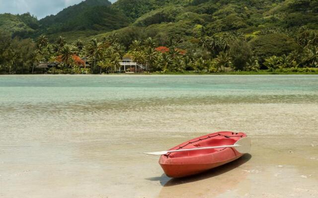 B's Beach House on Muri Lagoon