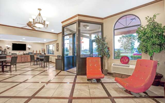 Super 8 by Wyndham Clinton