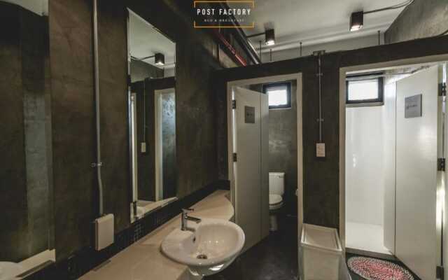 Post Factory Bed & Breakfast Sathorn Hostel - Adults Only