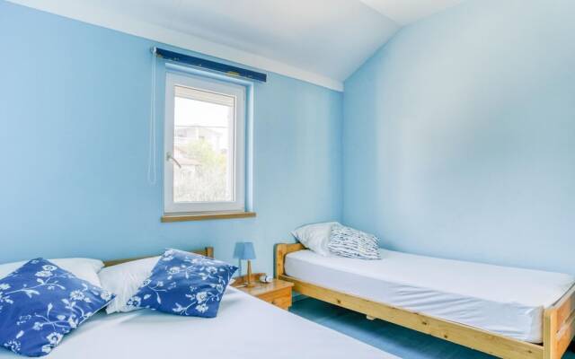 Lovely Apartment in Pirovac With Balcony