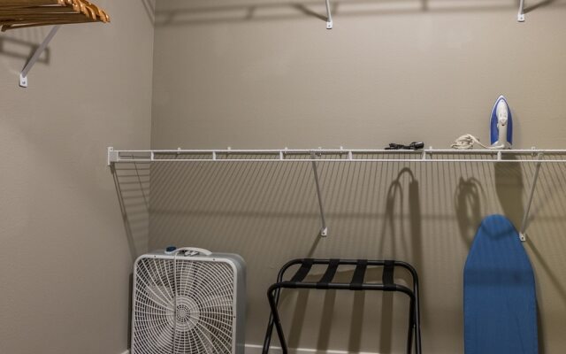 Baymeadows 2 BR Apt by Frontdesk