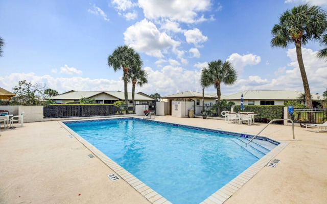 Screened Patio & Grill at Sebring Resort Community