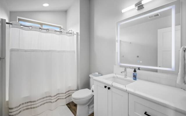 Dara Work-friendly Modern Irish Farmhouse With Mountain View by Redawning