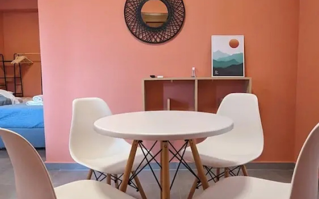 Under The Palm Tree Boutique Studios