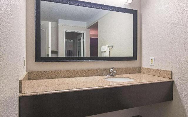 La Quinta Inn Detroit Utica