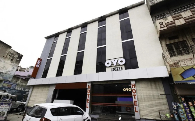 OYO 15424 Hotel Galaxy Palace