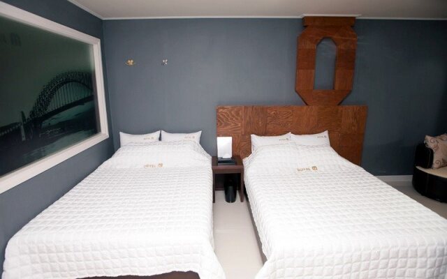 Hotel M