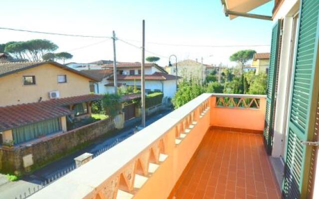 Luxurious Holiday Home in Montignoso with Garden