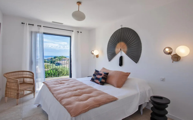 Superb Villa With Pool and sea View