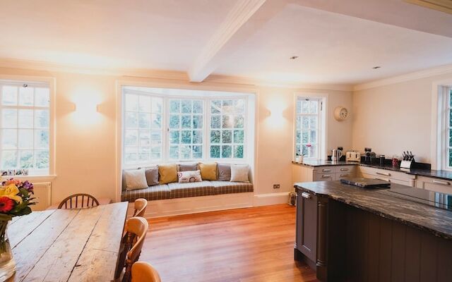 Beautiful 3 Bedroom Georgian Townhouse With Parking
