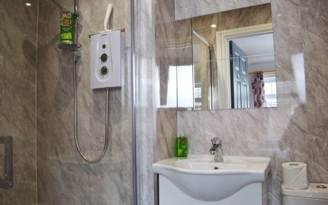 No 40, 5 beds, sleeps 7