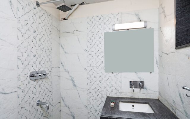 OYO 15966 Hotel Shivam