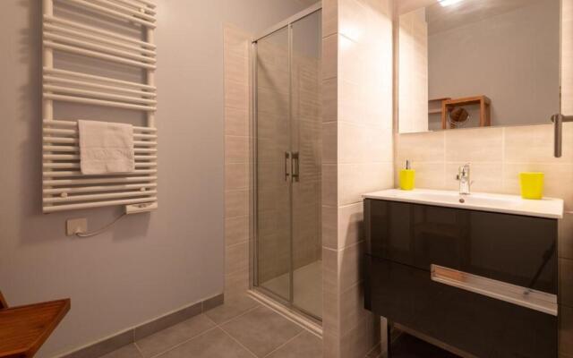 Apartment with balcony near downtown