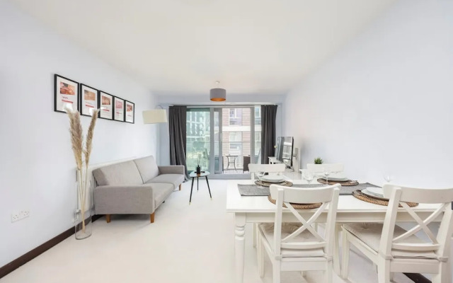 Modern Apartment w/ Balcony by MSS