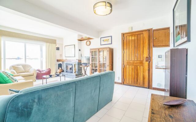Seafront Condo & Big Terrace