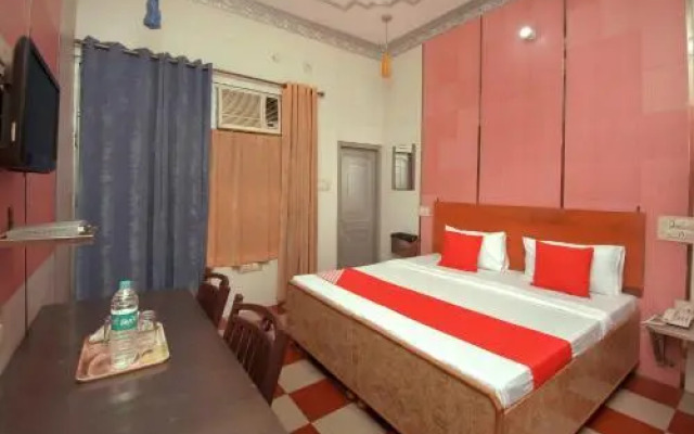 Kapoor Guest House by OYO Rooms