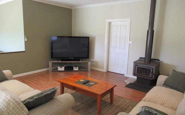 Albany Holiday House