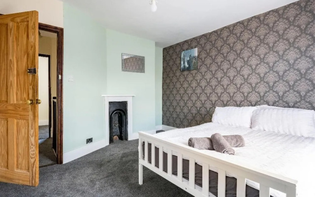 Maidstone - Sleeps 6 - Parking - Garden - 96ws