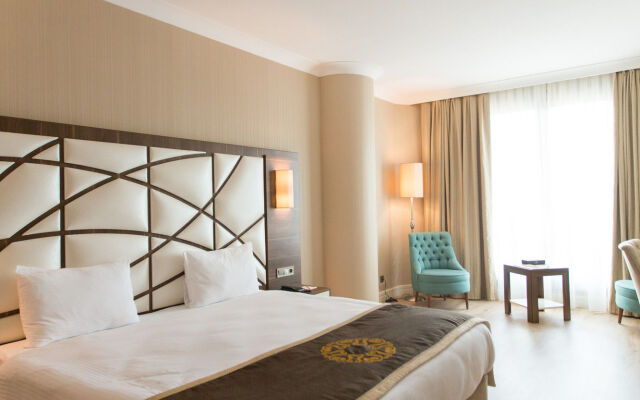 The Grand Mira Hotel