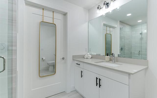 All-New, Waterfront Condo in Downtown Sarasota!