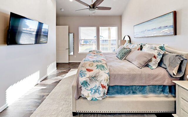 Canal-Front - 3 Br Home