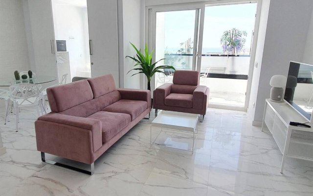 SKOL 645. Exclusive Three Bedrooms Apartment with Sea Views