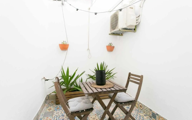 Bright Studio with Terrace in LX Factory- Center