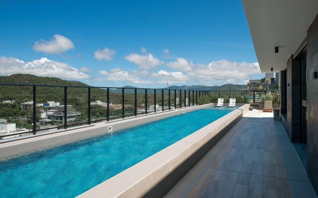 Rooftop com piscina em Jurerê Internacional #JA12