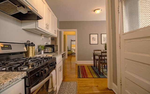 1BR Contemporary Lovely Apt in Lakeview