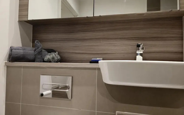 Luxurious 2-bed Haven in the Heart of Barking