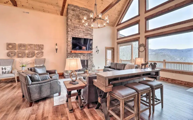Mountainside Retreat w/ Fire Pit in Banner Elk