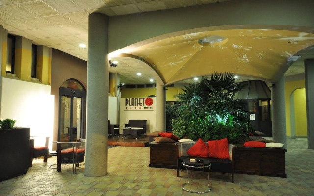 Planet Hotel