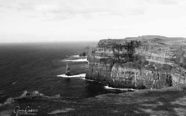 10mindrivecliffsofmoher-cozy2br-parking-wifi