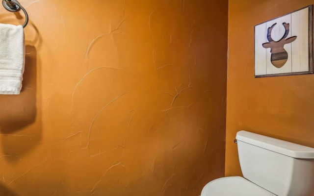 High Point Lodge 5 Bedroom Home by RedAwning