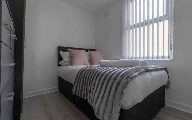 Lux Apartments 4 Bedroom House Sutcliffe