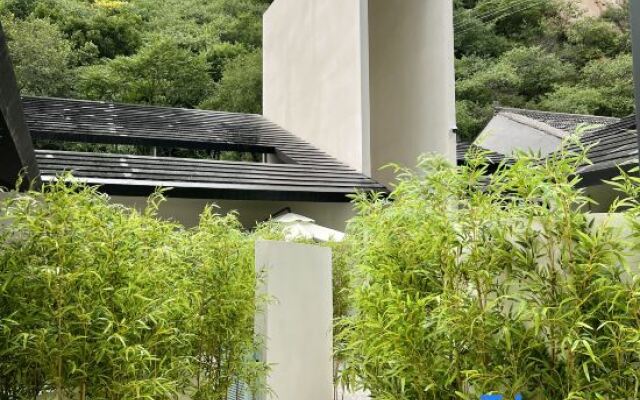 HHHO Tree House B&B (Badaling Water Gate Great Wall Branch)