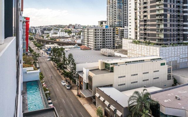 Adam + Eve - 2 Bedroom Luxury Apartment