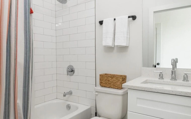 Cheerful Townhome With Garage EAV Local