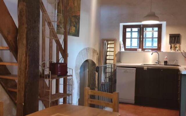 maison pierre et voûte au cœur du village